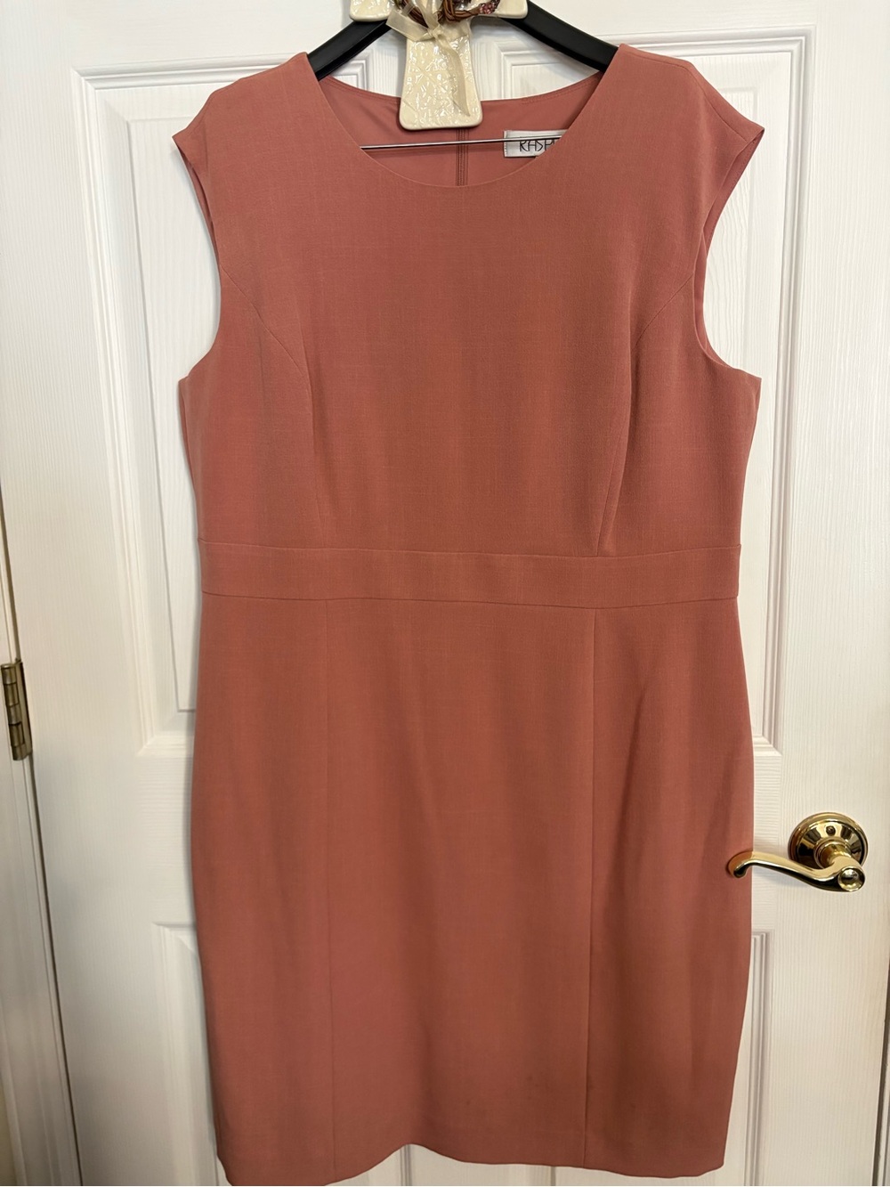 Kasper Sleeveless Midi Sheath Dress in Dusty Rose